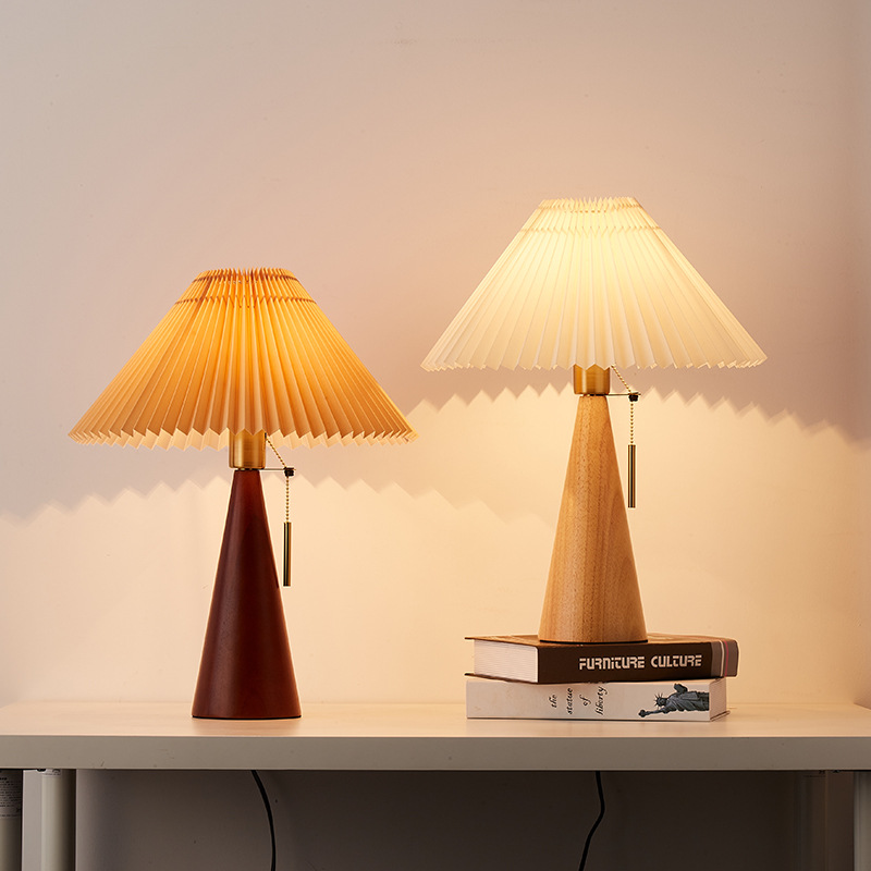 Lampada da tavolo retrò in leg - Desk Setup Vintage recensione e prezzo